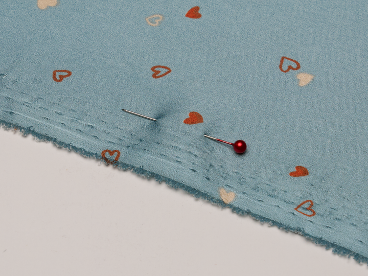 Lightweight  satin  fabric - Dainty hearts print